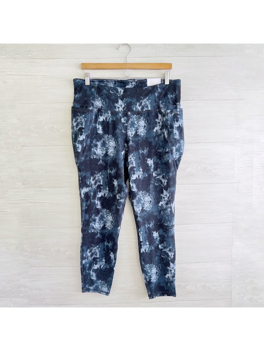 NWT LIVI Lane Bryant Blue Print Soft 7/8 Leggings Plus 18/20 Pockets